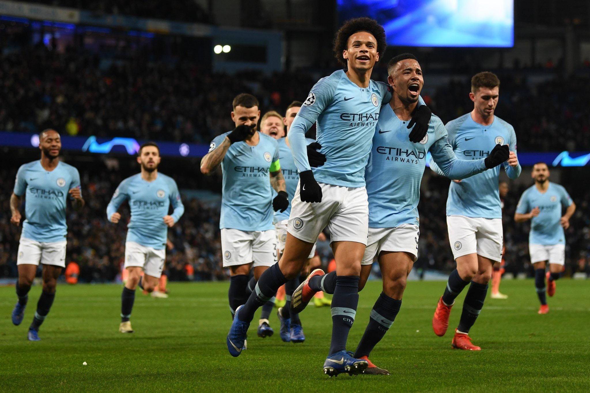 产品层出不 产品层出不